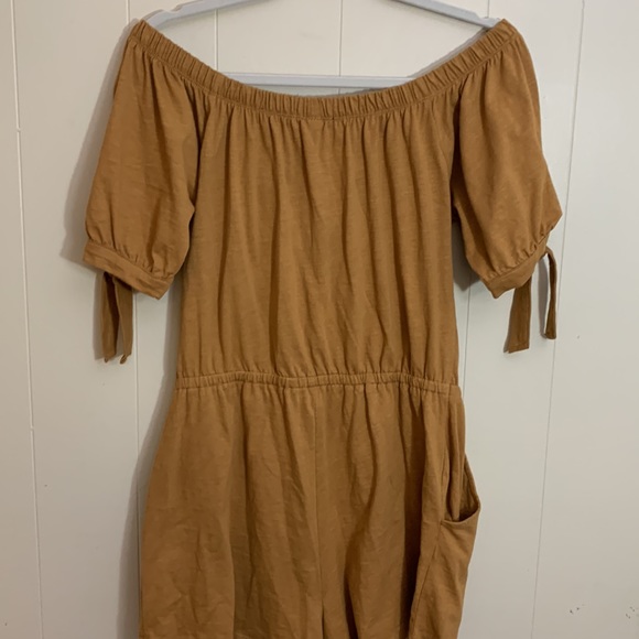 Derek Heart Romper ~ Size Large ~ Pockets ~ Tie Sleeves ~ Golden Color - Picture 3 of 3